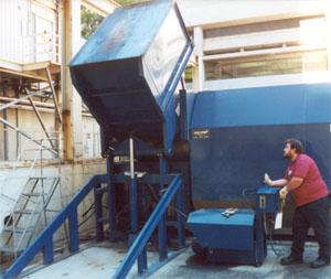 Carriage Dumper with Self Contained Compactor