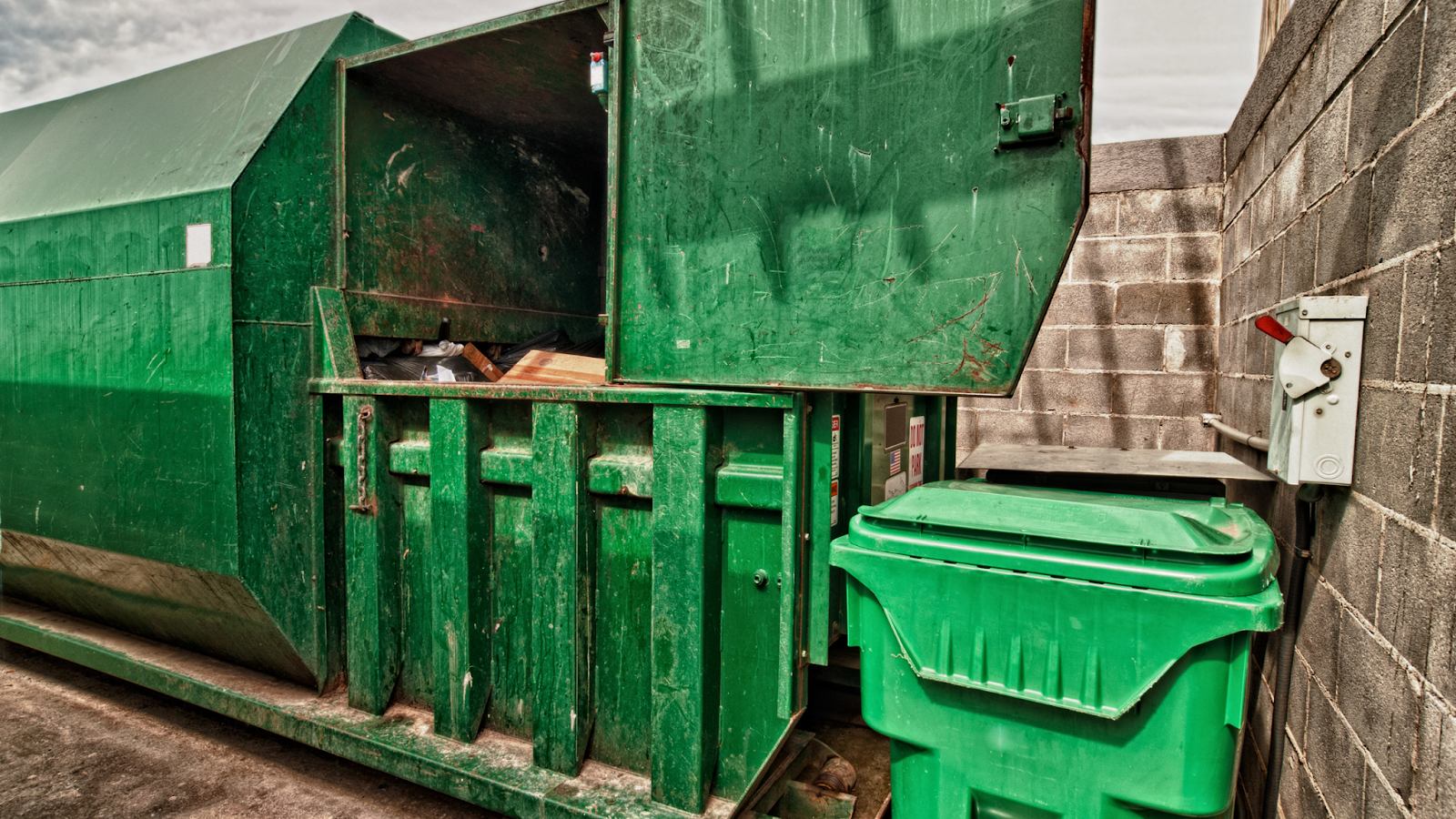Maximizing Efficiency: The Benefits of Industrial Trash Compactors For Large-Scale Waste Management